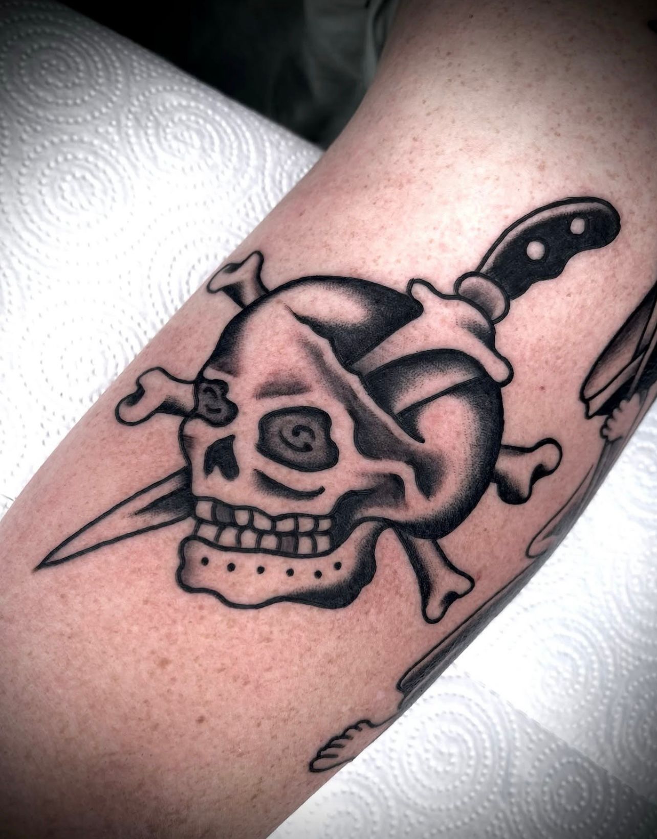 Traditional Totenkopf mit Messer