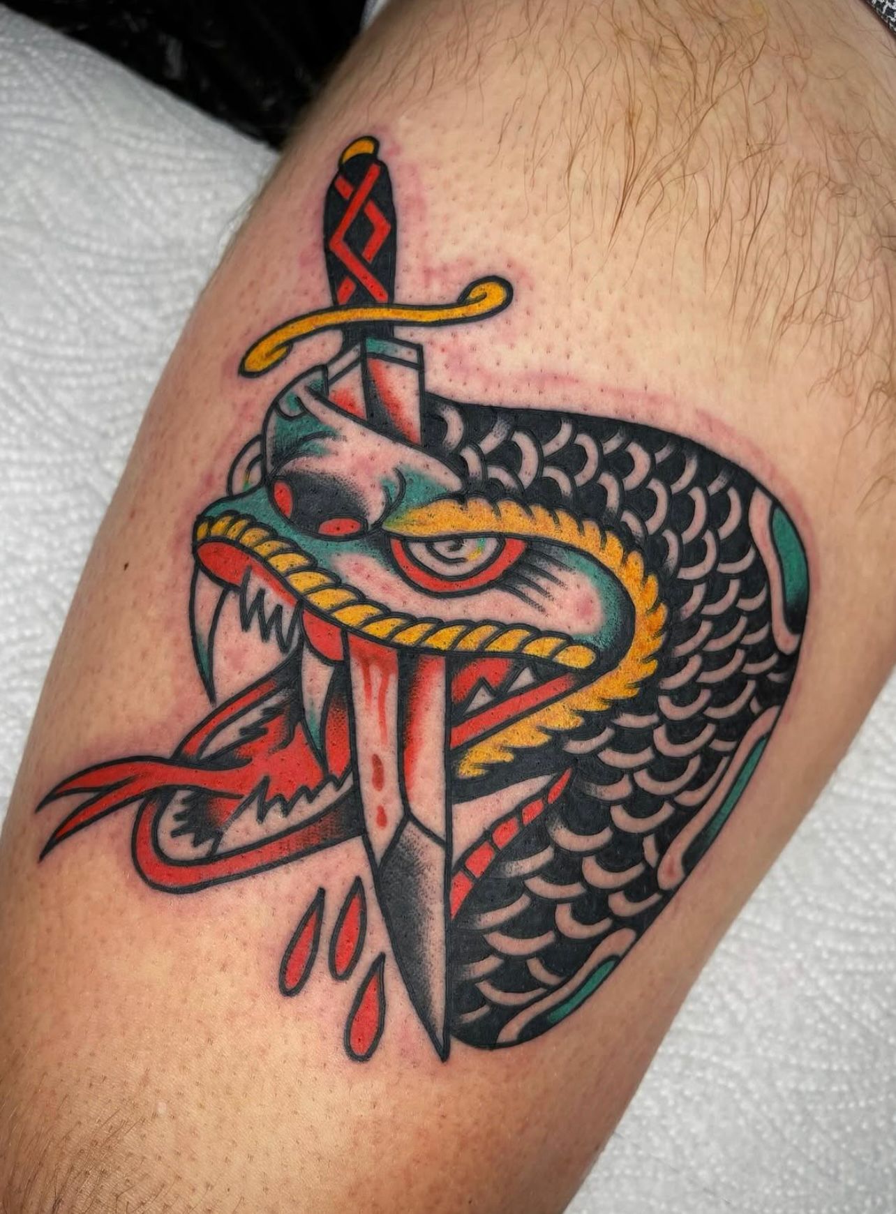 Oldschool Schlange mit Schwert Tattoo